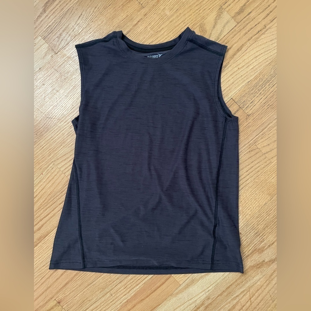 EUC Old Navy muscle tank, large